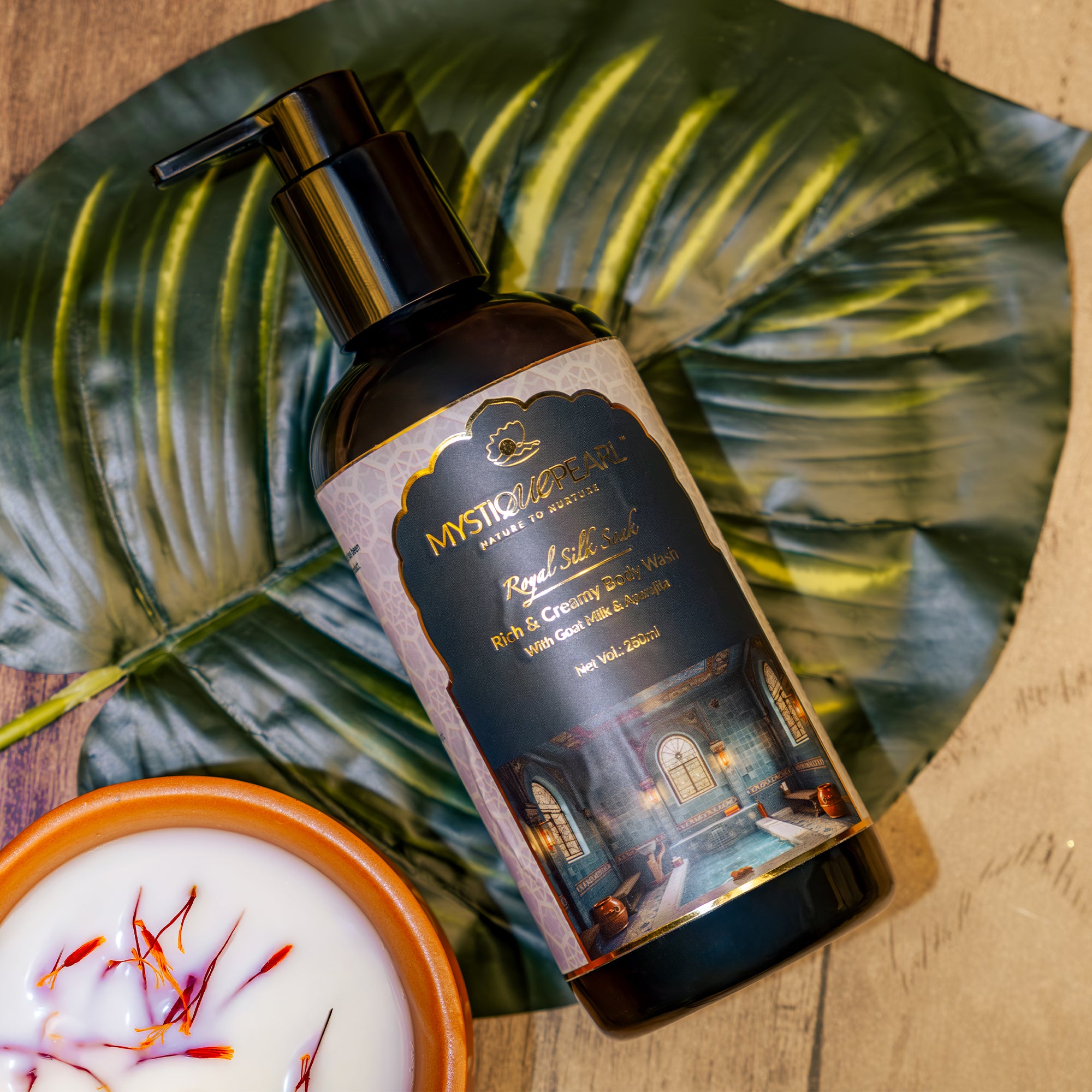 Royal Silk Soak Rich & Creamy Body Wash with Nagarmotha Extract
